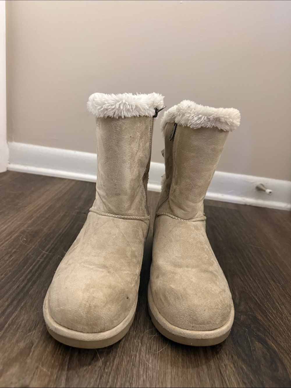 Women's Beige Faux-Shearling Winter Boots